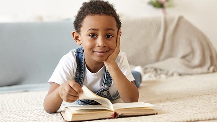 child learning to read with phonics