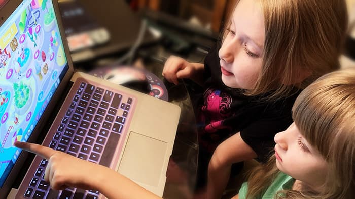 Two school girls learning on a laptop with the Reading Eggs programme
